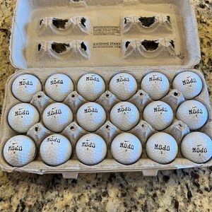 18 Nike MOJO golf balls